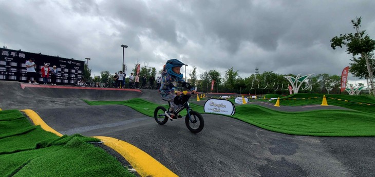 【小冠军平衡车俱乐部 &旋风泵道】58元/2次儿童平衡车泵道骑行体验课