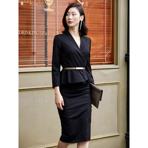 BT1XC4045A颈袖添香新款女装黑色时尚气质职业修身荷叶边女裙套装 商品图2
