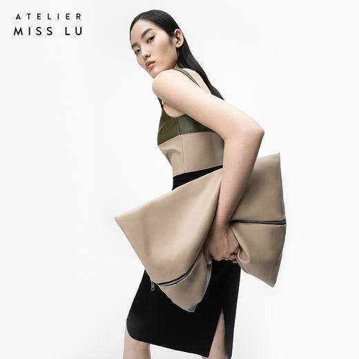 【阿佳妮】橄榄绿不规则曲线撞色拼皮吊带连衣裙/0000718 商品图2