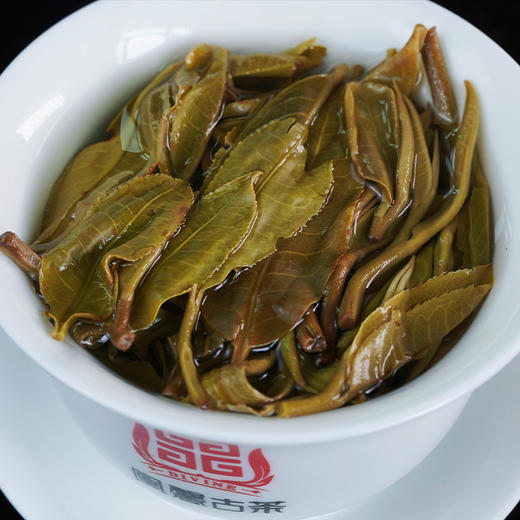 2021年凰馨古茶【紫票】普洱茶生茶易武大树茶饼茶357g 商品图2