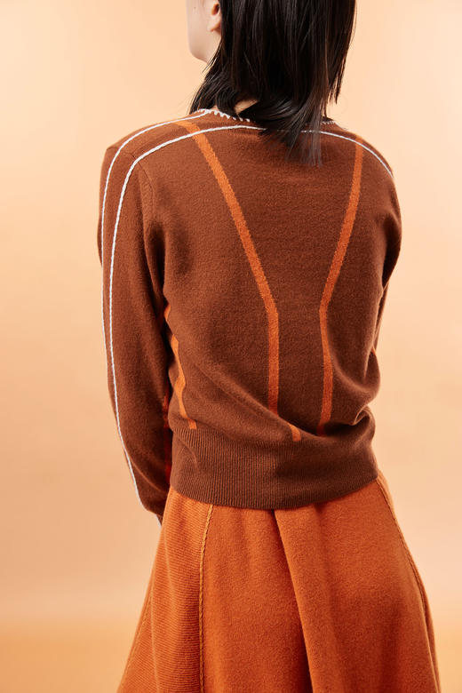 V领手工钩花羊绒女开衫 SJF93W105N 商品图3