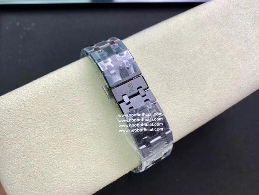 APS 爱彼 黑陶瓷26579 真月相 皇家橡树系列在“Grande Tapisserie”大格纹装饰表盘上，日期、星期、月份、月相，和四个眼睛的位置与原装同步 商品图8