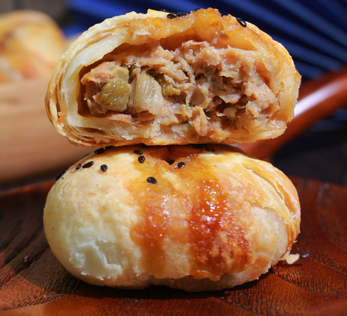 不用排队就能买到的"九月生活"榨菜鲜肉月饼 还有红豆小蜜和黑麻小素