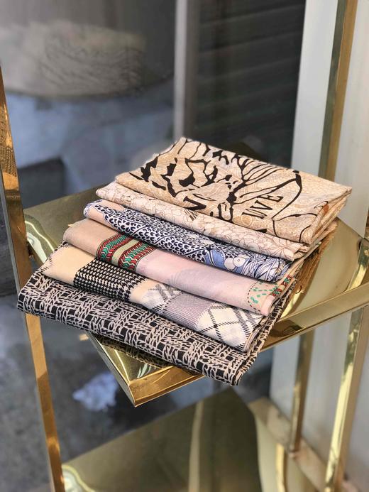 优品堂《锦瑟繁花》精品水溶羊毛90×90方巾 商品图0