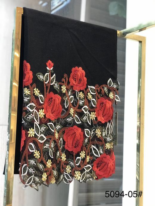 优品堂《明艳典雅》精品羊毛刺绣围巾披肩两用 商品图12