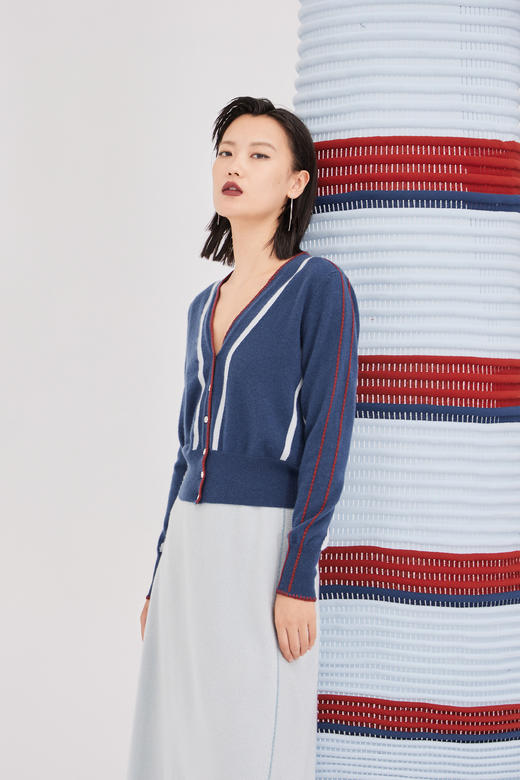 V领手工钩花羊绒女开衫 SJF93W105N 商品图9