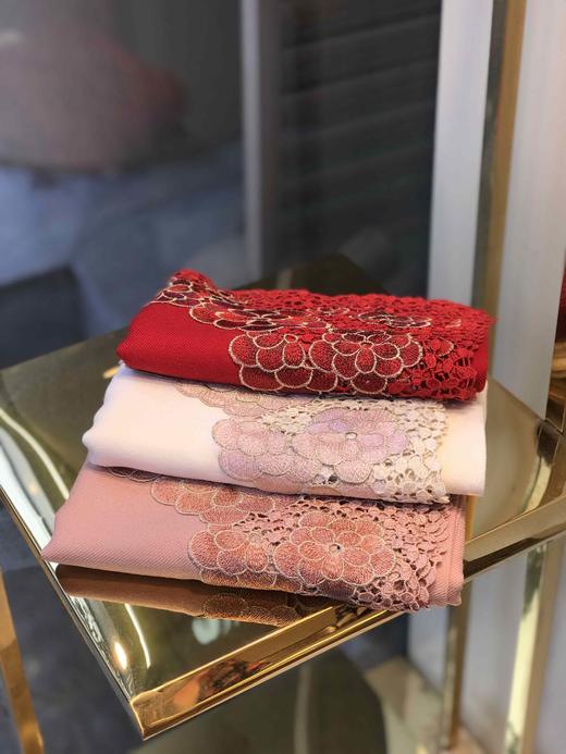 优品堂《樱恋荷花》精品羊毛刺绣围巾披肩两用 商品图1