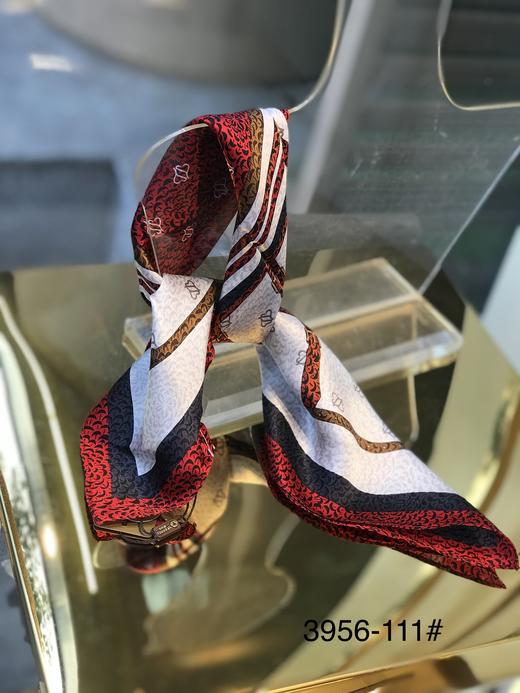 优品堂《缀点》桑蚕丝50X50方巾 商品图3