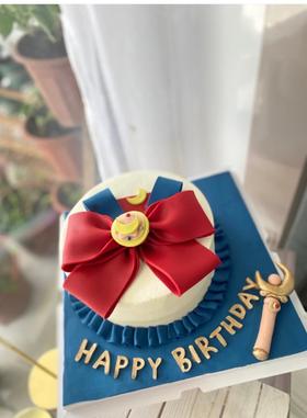 翻糖手作水冰月:六寸 装饰全部翻糖手工制作比较耗费时间喔