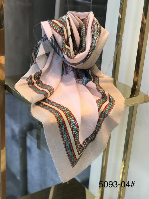 优品堂《锦瑟繁花》精品水溶羊毛90×90方巾 商品图5