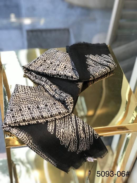 优品堂《锦瑟繁花》精品水溶羊毛90×90方巾 商品图4