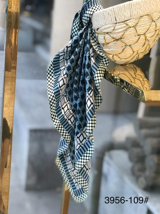 优品堂《缀点》桑蚕丝50X50方巾 商品图1