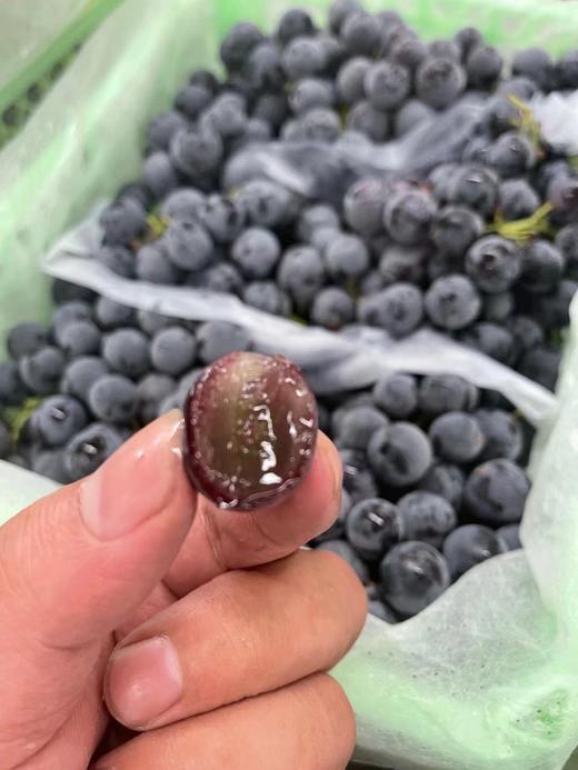 周四到货蓝莓夏黑框装30元箱毛重5斤左右过节送人最好了甜到齁