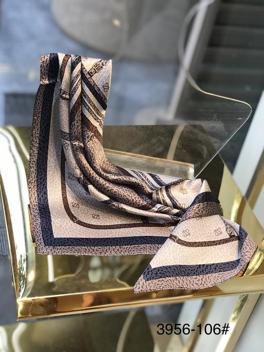 优品堂《缀点》桑蚕丝50X50方巾 商品图2