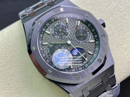 APS 爱彼 黑陶瓷26579 真月相 皇家橡树系列在“Grande Tapisserie”大格纹装饰表盘上，日期、星期、月份、月相，和四个眼睛的位置与原装同步 商品图1