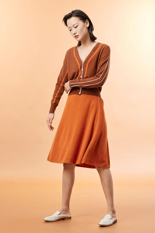 V领手工钩花羊绒女开衫 SJF93W105N 商品图2