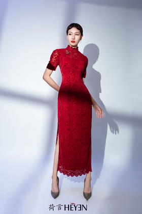 荷言HEYEN 画楼深 红色植绒镂空蕾丝+精致玫瑰盘扣胸针+别致月牙领