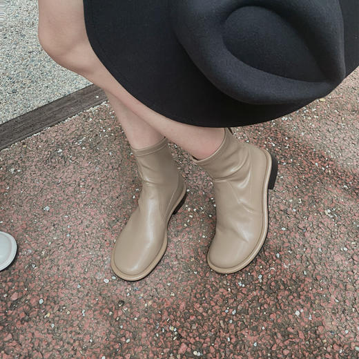 【亏本清仓】THE SOWING 全皮设计感小众大头粗跟马蹄靴女  鞋子偏大半码 （不支持退换）[福利品] 商品图1