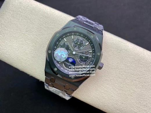 APS 爱彼 黑陶瓷26579 真月相 皇家橡树系列在“Grande Tapisserie”大格纹装饰表盘上，日期、星期、月份、月相，和四个眼睛的位置与原装同步 商品图3