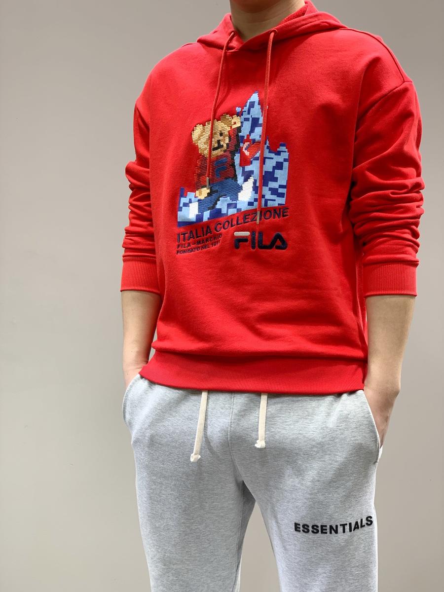 点此购买 斐乐男女款刺绣小熊连帽卫衣 zy194111