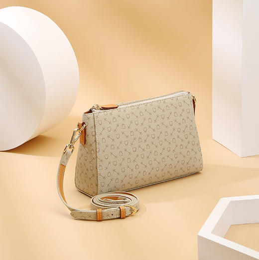 热销推荐 WHY小方包女斜挎包新款简约女包时尚挎包复古通勤小包包女单肩包YAP8036Z 商品图5