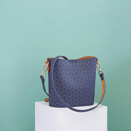 WHY水桶包女斜挎包百搭夏季新款包包时尚女包轻便小巧精致单肩包YAP8410AZ 商品图5