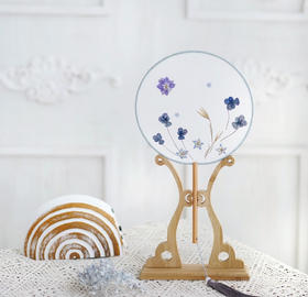 押花团扇-三色堇