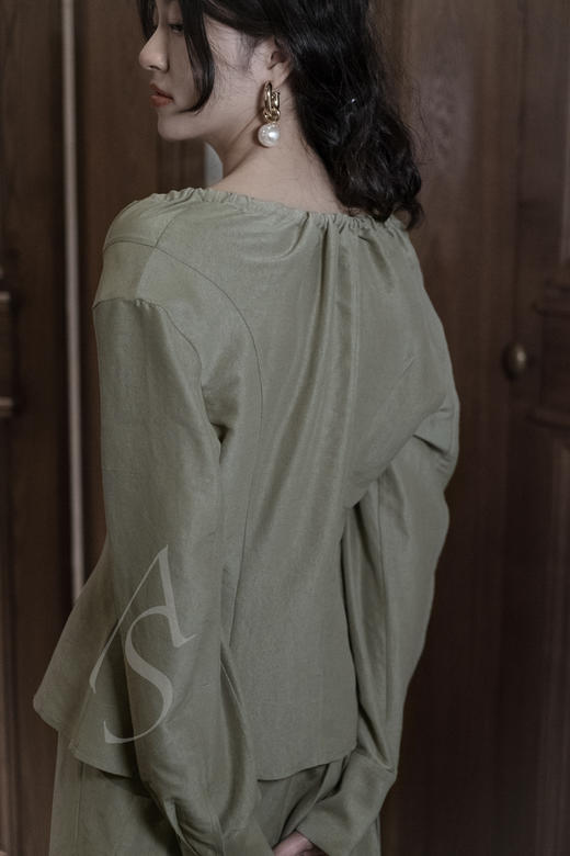 Liangxue  白色/香槟金/薄荷绿/藕粉色领口抽绳收腰衬衫 商品图1