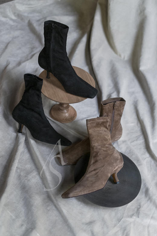 By Far  黑色/棕木色Audrey弹性绒面小羊皮细跟短靴 商品图5