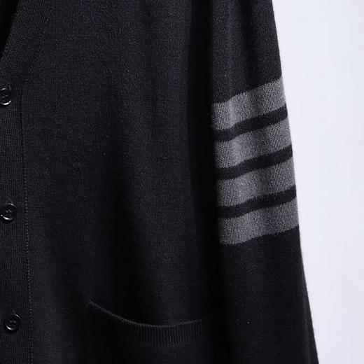 太平鸟男装2021秋季新款休闲V领黑色毛衫开衫B1EAB3203 商品图3