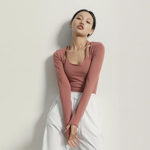 【裸感】法式红挂脖带胸垫长袖弹力紧身健身服女瑜伽服 商品图1