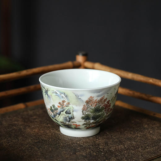 粉彩江亭揽胜杯 商品图2