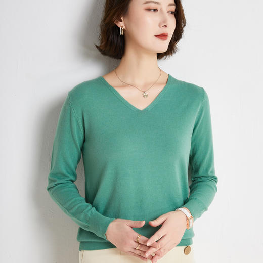 【两件装】2021秋冬新款洋气纯色长袖内搭打底针织衫纯色简约外穿V领毛衣女 商品图6