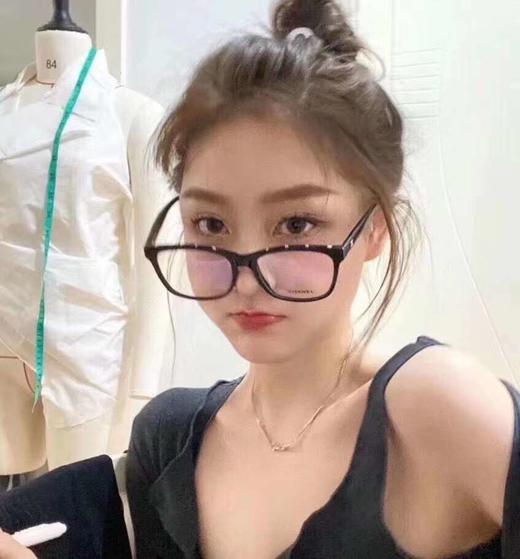 价值3000+ 原dan 素颜神器！小香新款纯黑色镜框 不挑脸型显脸小 轻便舒适 可配近视度数 镜片略带蓝光日常佩戴保护眼晴 近视女生闭眼入！预售 商品图1