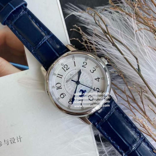 积家约会系列女表        女人腕表的三大梦想之一     积家约会    极致极简    优雅女性   百变配搭精致表冠    数字木纹花面   进口牛皮带   原装折叠扣 商品图2