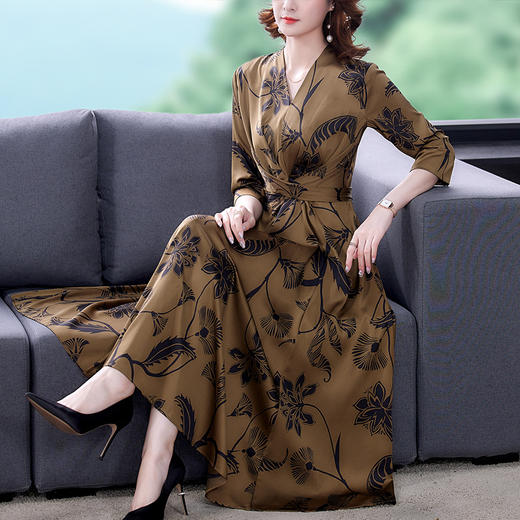 AAA 缎面印花V领连衣裙修身垂感大摆法式小众裙【限量】 商品图0