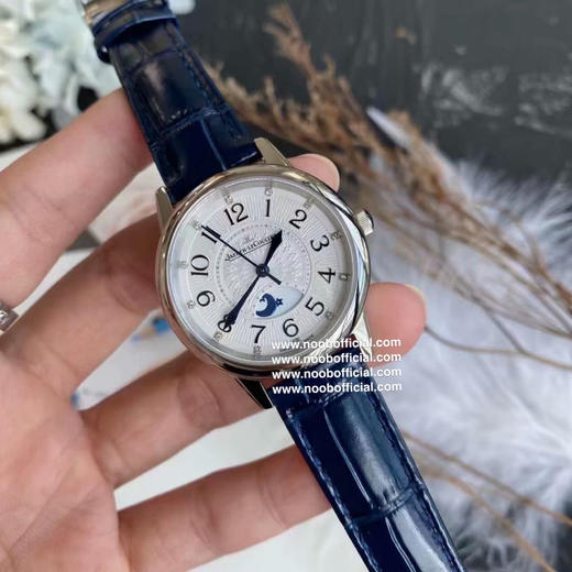 积家约会系列女表        女人腕表的三大梦想之一     积家约会    极致极简    优雅女性   百变配搭精致表冠    数字木纹花面   进口牛皮带   原装折叠扣 商品图4