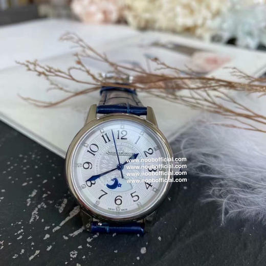 积家约会系列女表        女人腕表的三大梦想之一     积家约会    极致极简    优雅女性   百变配搭精致表冠    数字木纹花面   进口牛皮带   原装折叠扣 商品图1