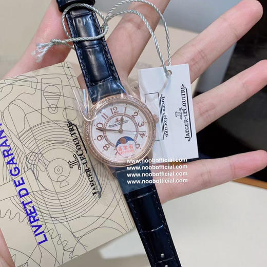 积家约会系列女表        女人腕表的三大梦想之一     积家约会    极致极简    优雅女性   百变配搭精致表冠    数字木纹花面   进口牛皮带   原装折叠扣 商品图7