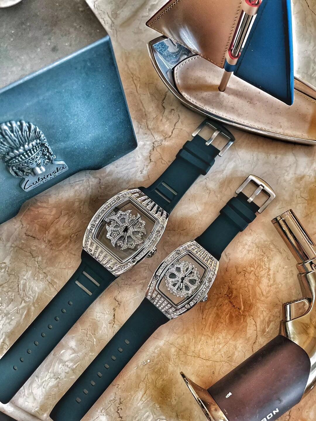 【veecans 施华洛世奇时来运转手表】水晶情侣石英表 赠送veec