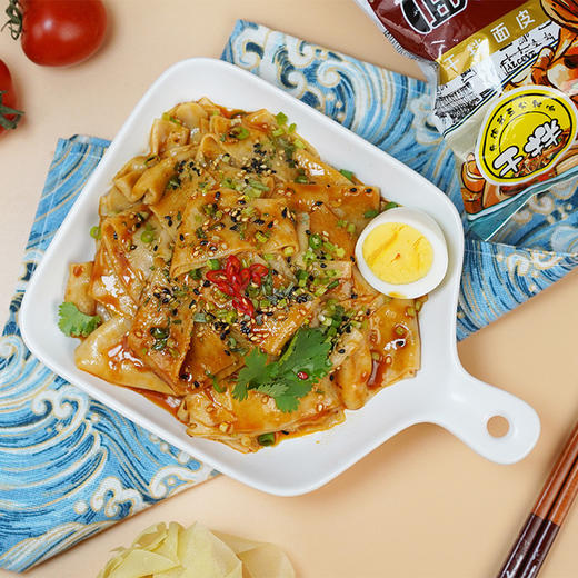 麻酱面皮130克/袋 擀凉皮拌面 免煮 方便面 铺盖面 即食 泡面 麻酱 速食 包邮 商品图0