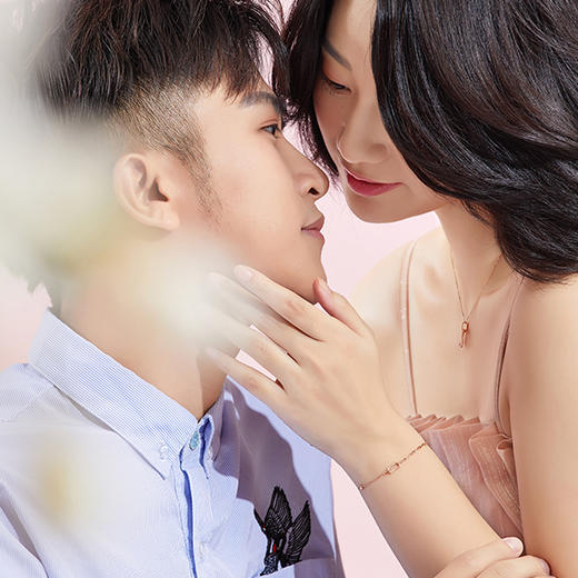 潮宏基时尚环环相扣18K金钻石坠链 商品图0