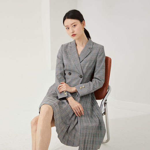 PIRCH2021年秋季新款气质V领不规则设计百褶连衣裙PROWB7814N 商品图2