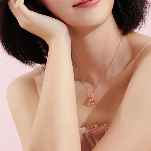 潮宏基时尚环环相扣18K金钻石坠链 商品图4