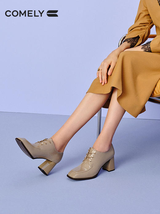康莉2021早秋新款单鞋女粗跟方头时尚漆皮法式复古小皮鞋	KYQ16399DC01CM1 商品图3