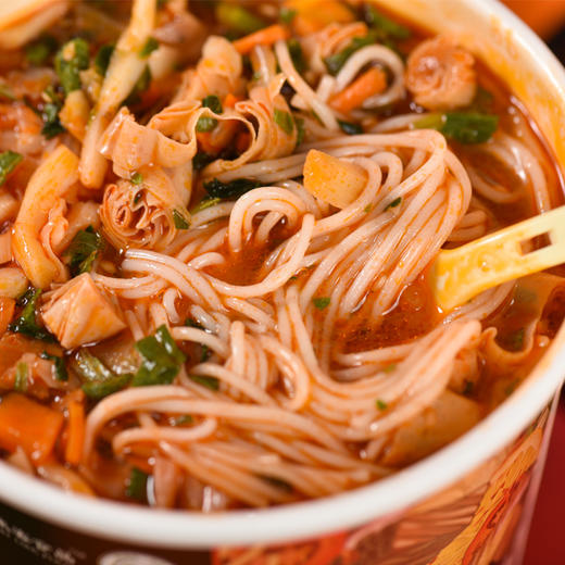 落小米过桥米线140g*6桶整箱（番茄牛腩/香菇炖鸡/香辣牛肉三种口味可选）【落小米】 商品图4