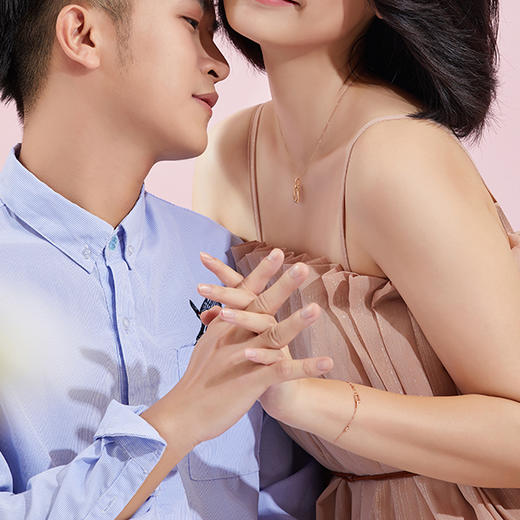 潮宏基时尚环环相扣18K金钻石坠链 商品图2