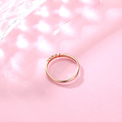 【时尚K金】钻石世家 18K金戒指 车花菱形设计 简约时尚双戒臂设计 开口可调节戒指（约1.15±0.1克） 商品图7