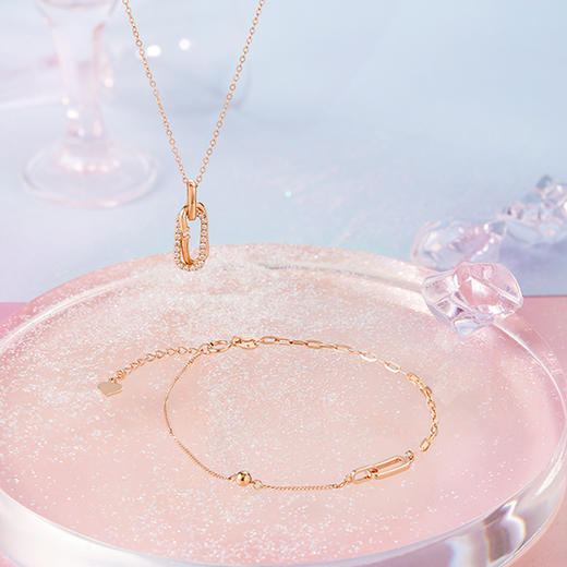 潮宏基时尚环环相扣18K金钻石坠链 商品图5