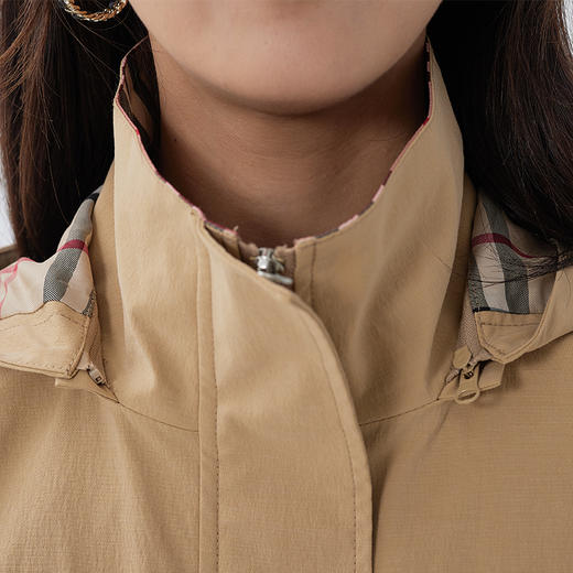 【舒适休闲，简单时髦】慕云姿2021秋季新款英伦经典格子连帽休闲风衣 商品图2